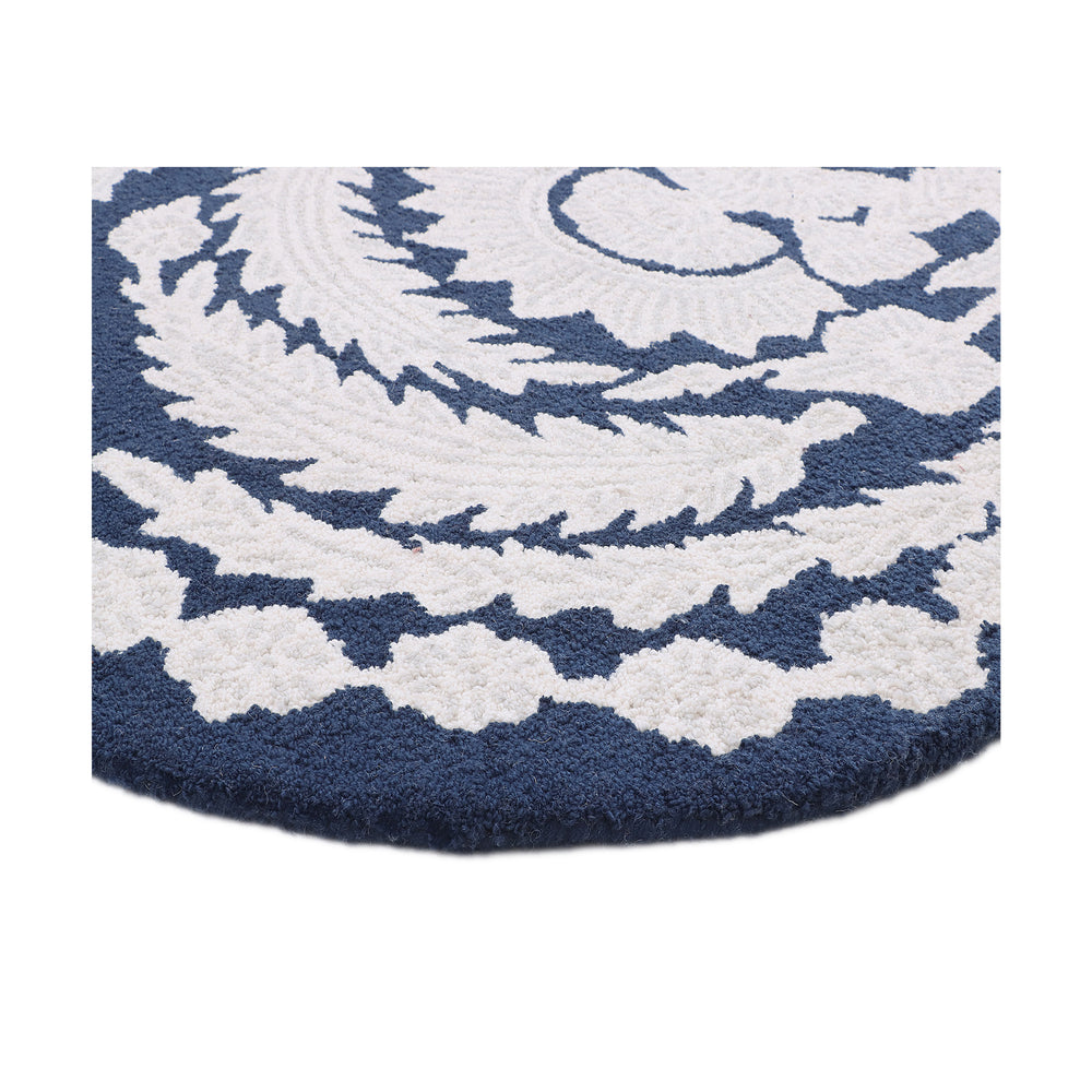 Rounded end of the Chinoiserie wool rug with a scalloped navy border framing an ivory floral medallion